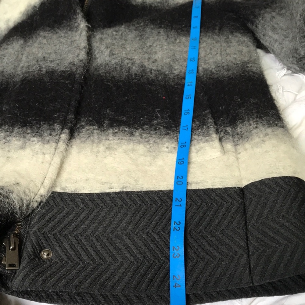 BANANA REPUBLIC Ombre Striped Jacket - Picture 10 of 12